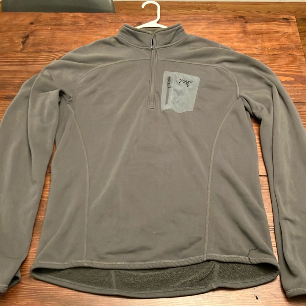 Arc’teryx quarter zip, men’s XL